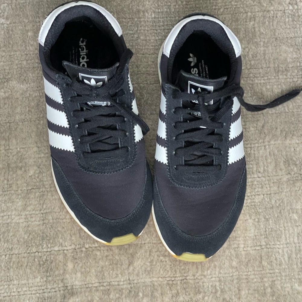 Preowned Adidas low top sneakers. Mens Size 9